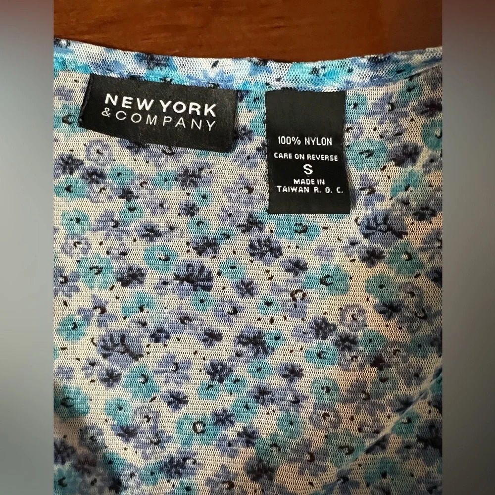 New York and Company Y2K  2pc sheer floral top/blouse. B2 - Picture 7 of 11